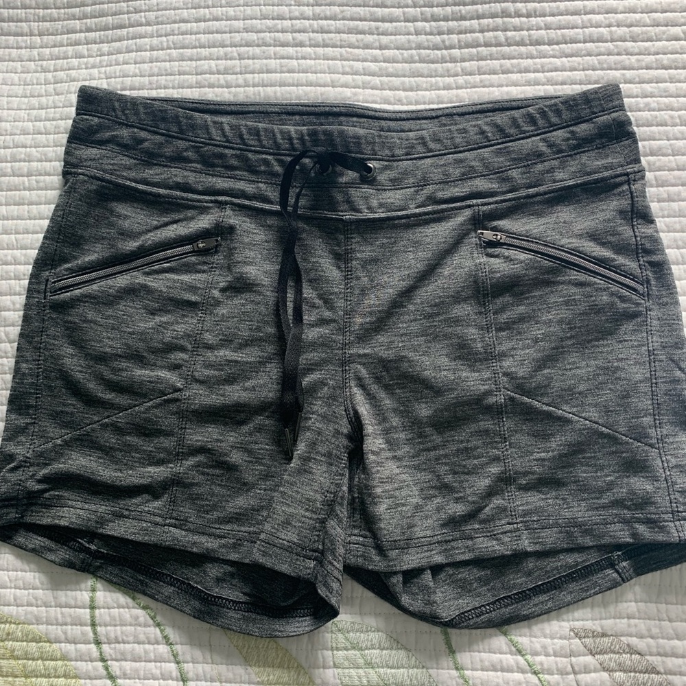 Athleta metro shorts